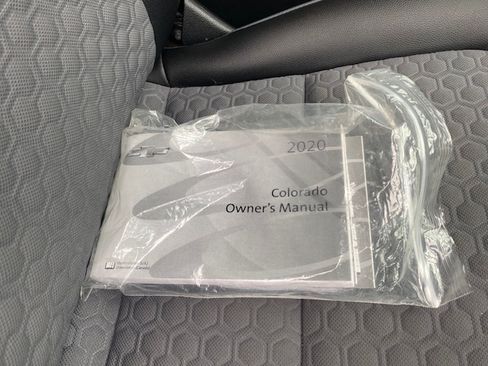 Used 2020 Chevrolet Colorado Z71 image 18