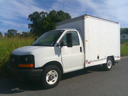 Used 2008 GMC Savana 3500 LS image 1