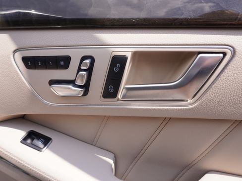 Used 2014 Mercedes-Benz E 350 4MATIC Wagon image 39