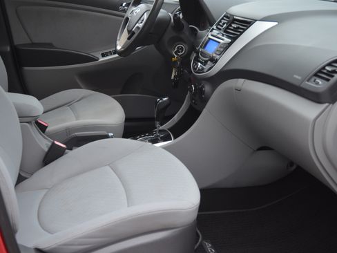 Used 2013 Hyundai Accent SE image 9
