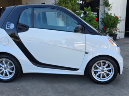 Used 2015 smart fortwo electric drive image 30