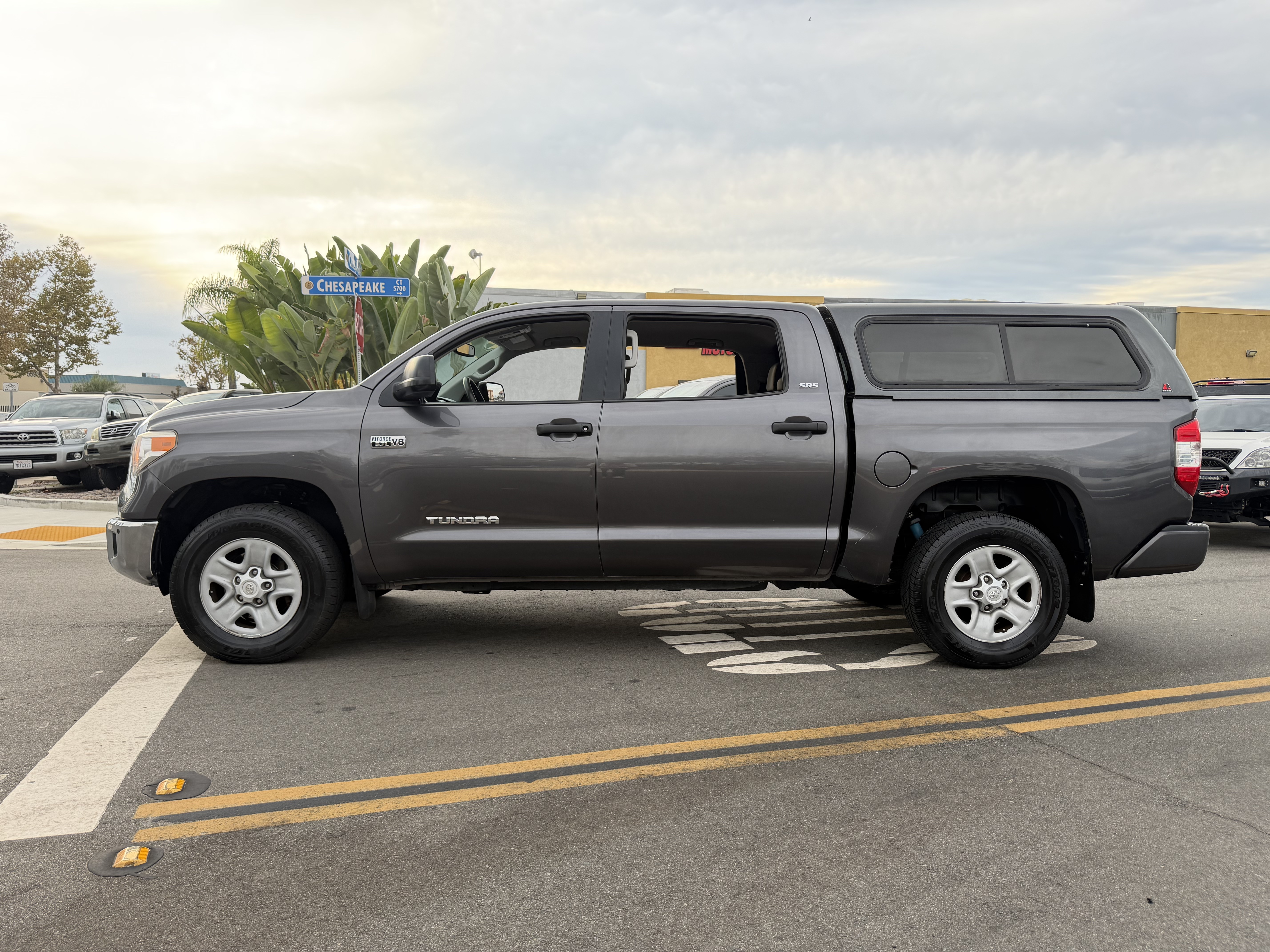 Used 2017 Toyota Tundra 4x4 CrewMax SR5 image 2