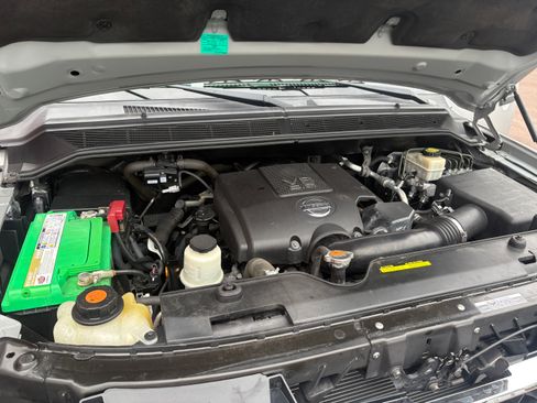Used 2014 Nissan Titan 4x4 Crew Cab image 8