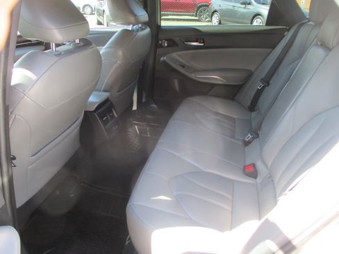 Used 2020 Toyota Avalon XLE image 9
