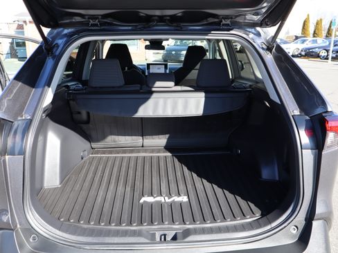 Used 2023 Toyota RAV4 LE image 31