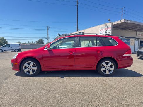 Used 2009 Volkswagen Jetta SE SportWagen FWD image 4