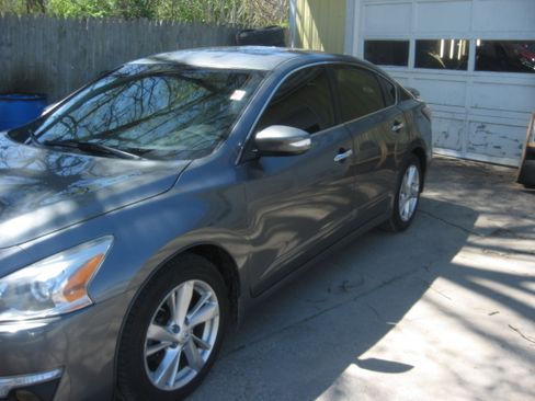 Used 2015 Nissan Altima SL FWD image 1