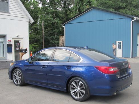 Used 2017 Subaru Legacy 3.6R Limited AWD/4WD image 4