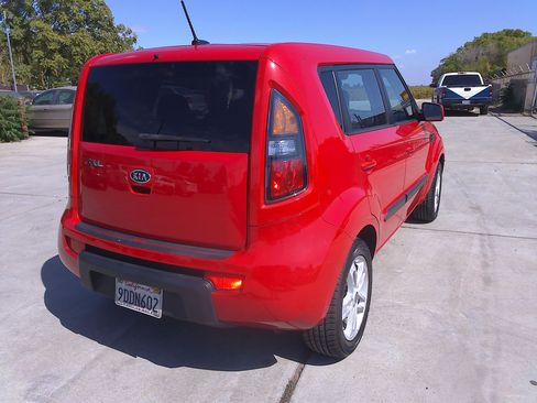 Used 2011 Kia Soul + image 4