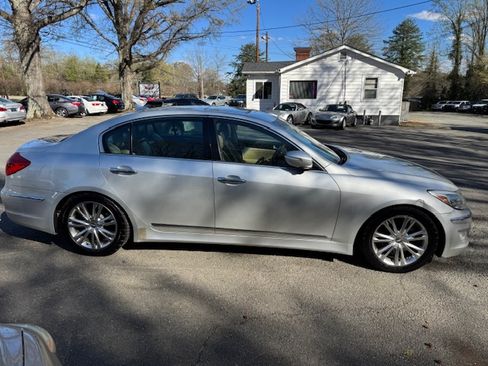 Used 2012 Hyundai Genesis 4.6 image 6