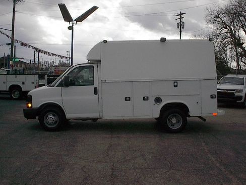 Used 2015 Chevrolet Express 3500 image 9