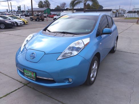 Used 2011 Nissan Leaf SL image 2