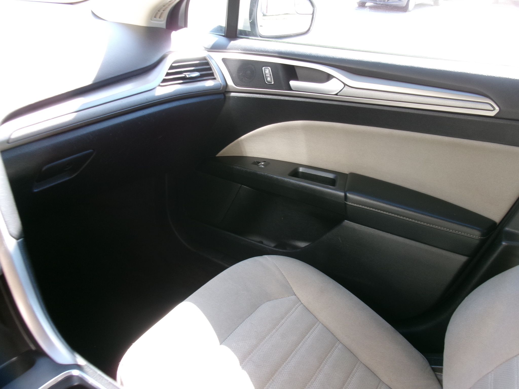 Used 2018 Ford Fusion S Hybrid FWD image 7