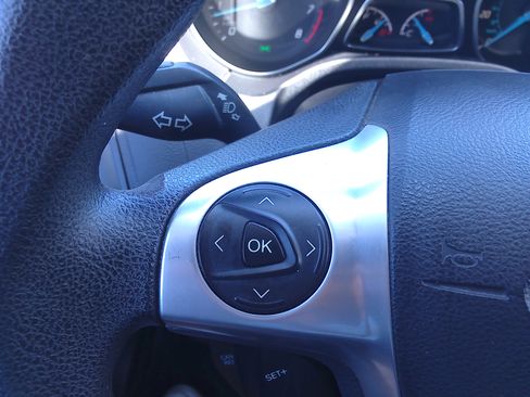 Used 2014 Ford Focus SE Hatchback FWD image 26