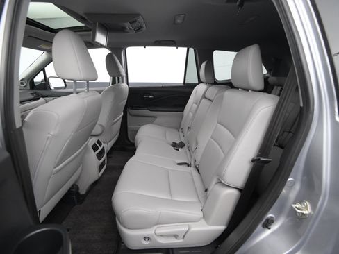 Used 2017 Honda Pilot Touring image 47