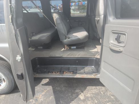 Used 2006 GMC Savana 3500 LS image 9