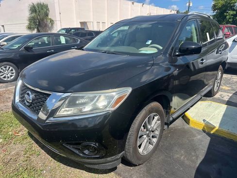 Used 2013 Nissan Pathfinder FWD image 3