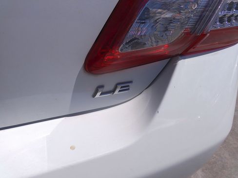 Used 2011 Toyota Camry LE image 34