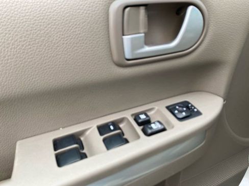 Used 2007 Mitsubishi Endeavor SE image 16