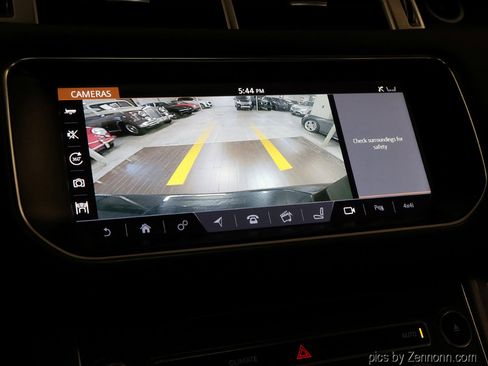 Used 2017 Land Rover Range Rover Sport SVR image 22