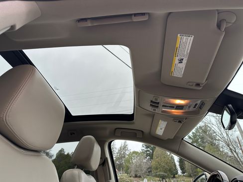 Used 2011 Cadillac SRX Luxury image 15