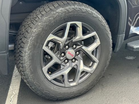 Used 2025 GMC Sierra 1500 SLT image 12