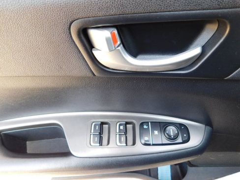 Used 2020 Kia Optima LX image 13