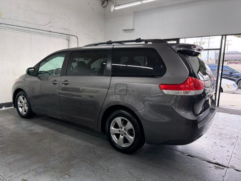 Used 2012 Toyota Sienna LE FWD image 4