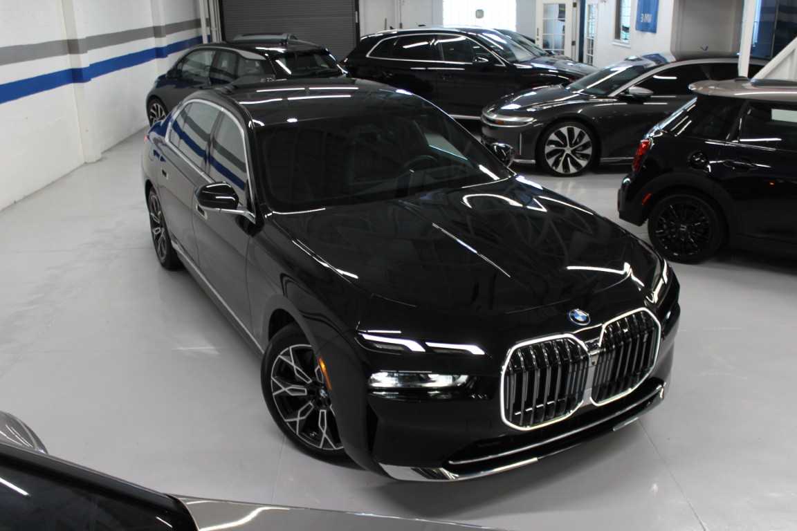 Used 2024 BMW i7 xDrive60 AWD/4WD image 13