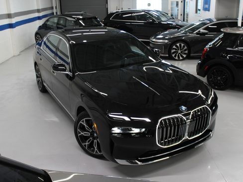 Used 2024 BMW i7 xDrive60 AWD/4WD image 13
