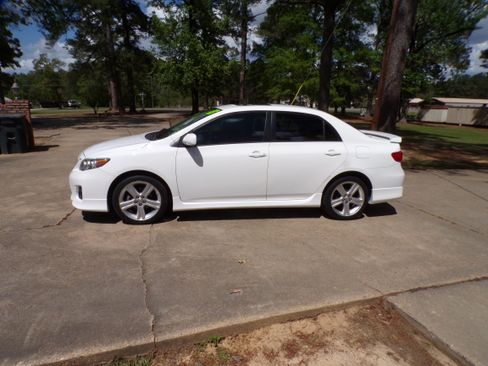 Used 2013 Toyota Corolla S Plus image 2