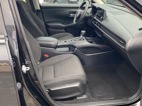 Used 2023 Honda HR-V LX image 8