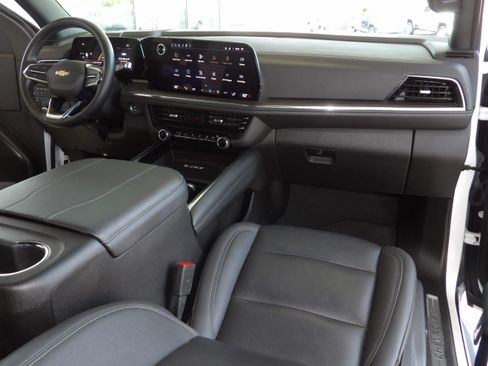 Used 2025 Chevrolet Tahoe 4WD LT image 5