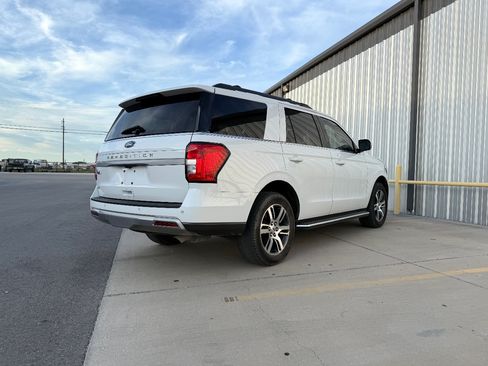 Used 2023 Ford Expedition XLT image 3