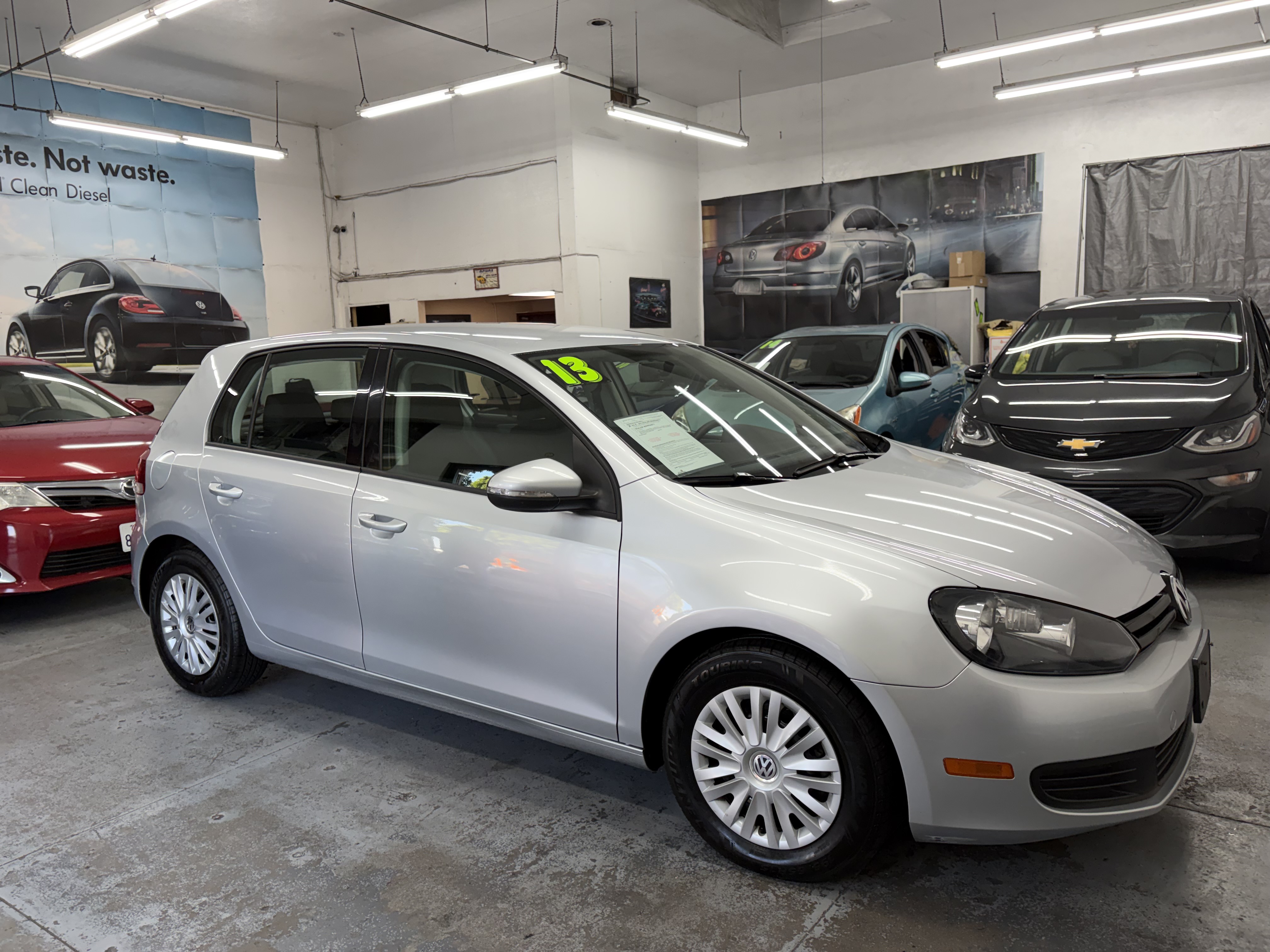 Used 2013 Volkswagen Golf 4-Door FWD image 9