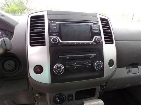 Used 2018 Nissan Frontier SV image 10