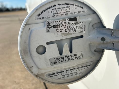 Used 2013 Chevrolet Express 2500 image 21