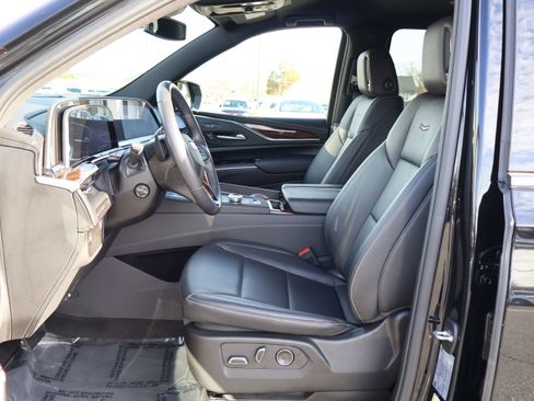 Used 2024 Cadillac Escalade ESV Luxury image 14