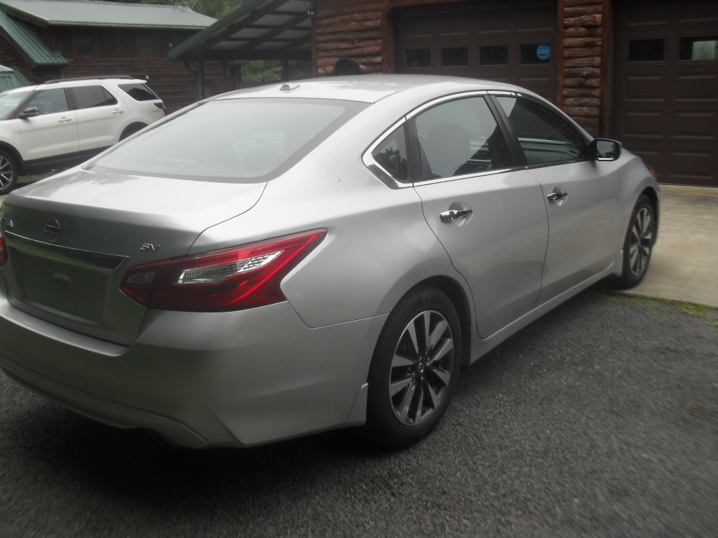 Used 2017 Nissan Altima 2.5 SV Sedan FWD image 2