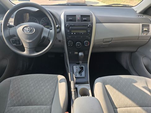 Used 2010 Toyota Corolla image 12