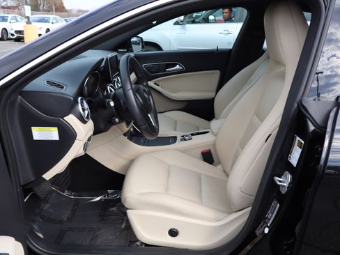 Used 2014 Mercedes-Benz CLA 250 image 12