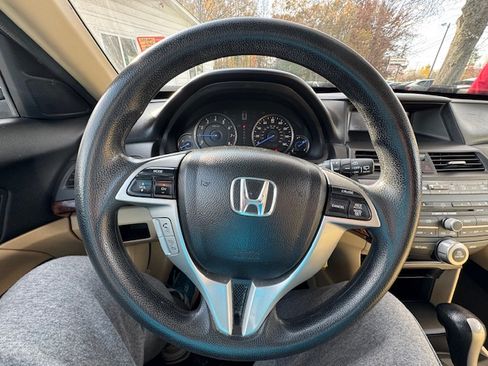 Used 2012 Honda Crosstour EX image 17