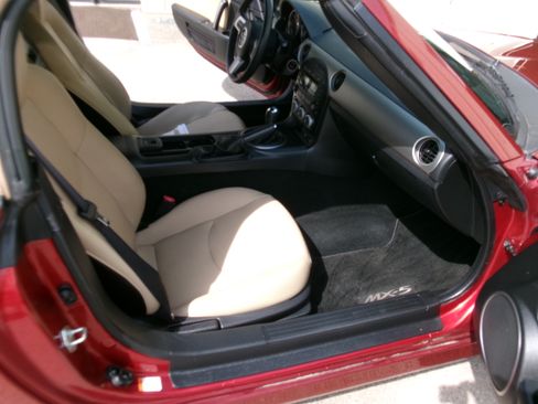 Used 2011 MAZDA MX-5 Miata Grand Touring image 10