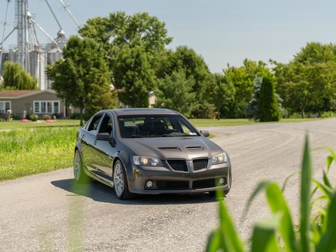 Used 2009 Pontiac G8 GT RWD image 2