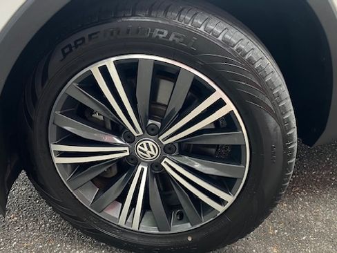 Used 2018 Volkswagen Tiguan 4Motion AWD/4WD image 17