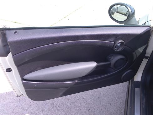 Used 2011 MINI Cooper image 9