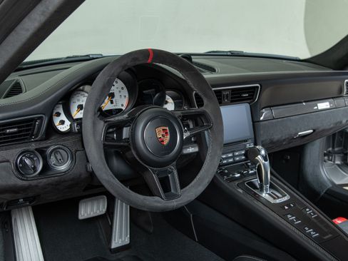 Used 2018 Porsche 911 GT2 RS image 17