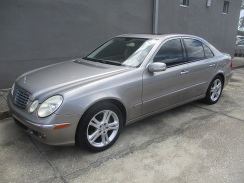 Used 2006 Mercedes-Benz E 350 image 2