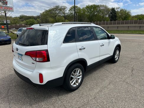 Used 2015 Kia Sorento FWD LX V6 image 8