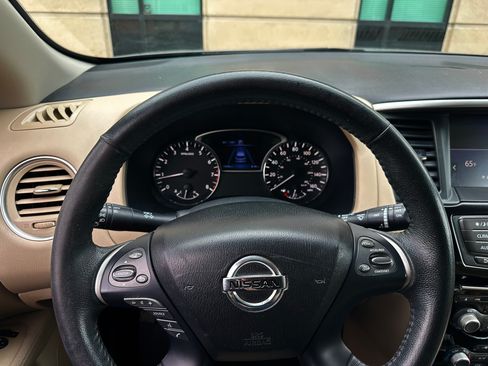Used 2017 Nissan Pathfinder SV image 36